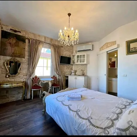 Spectacular View Of The Colloseum Apartment *