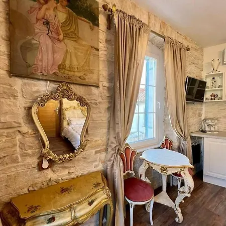 Spectacular View Of The Colloseum Pula