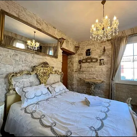 Spectacular View Of The Colloseum Póla