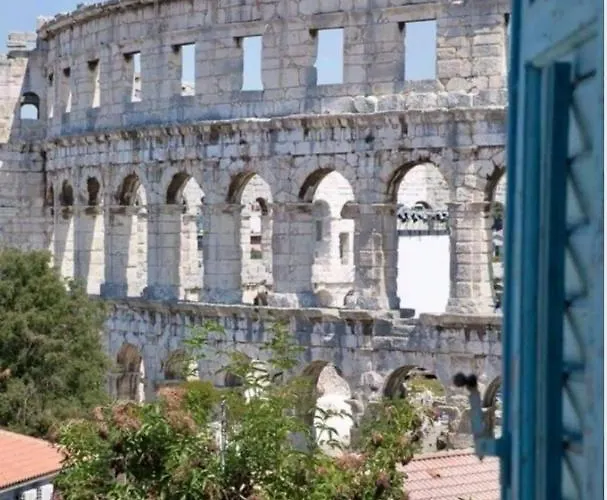Spectacular View Of The Colloseum Appartamento Pola