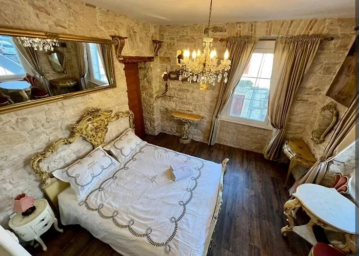 Spectacular View Of The Colloseum 풀라